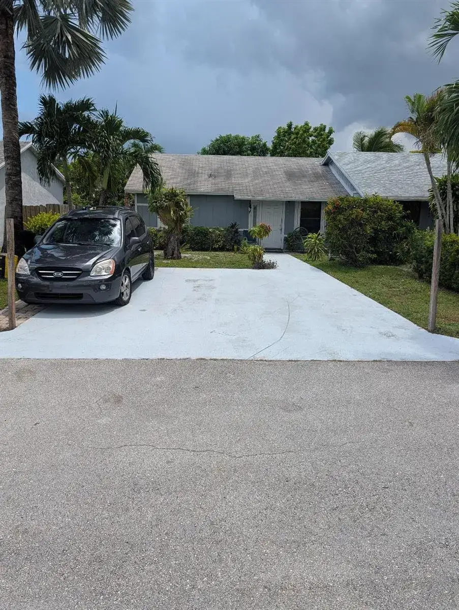 2 bedroom 2 bath Residential for sale at 3848 Parkside Circle, Palm Springs FL 33461