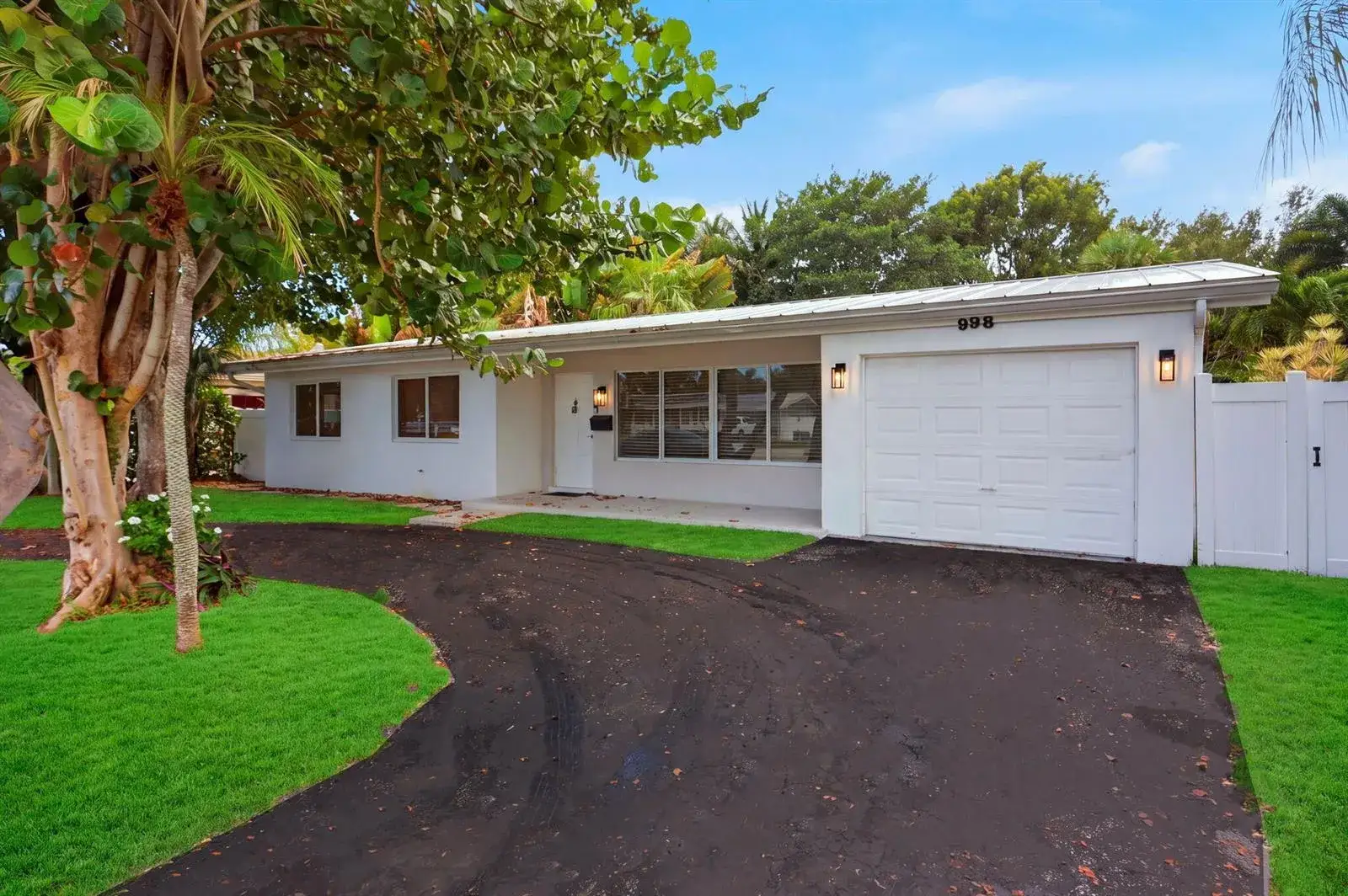 4 bedroom 3 bath Residential Lease for rent at 998 W CAMINO REAL, Boca Raton FL 33486