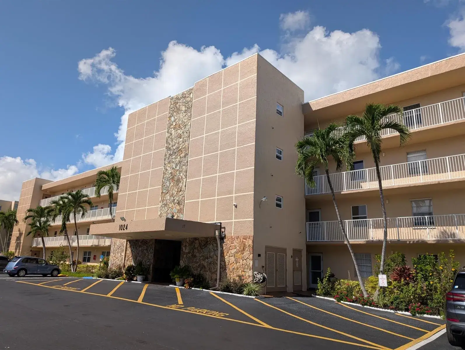 2 bedroom 2 bath Residential for sale at 1024 SE 5TH Avenue # 308, Dania Beach FL 33004
