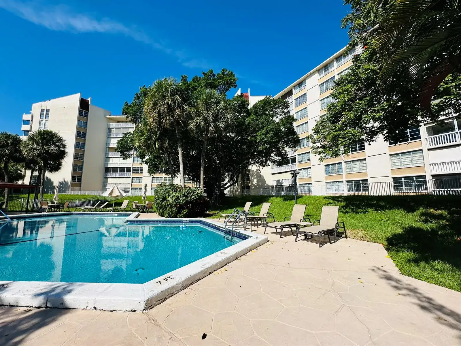 2 bedroom 2 bath Residential for sale at 6902 Environ Boulevard # 1c, Lauderhill FL 33319