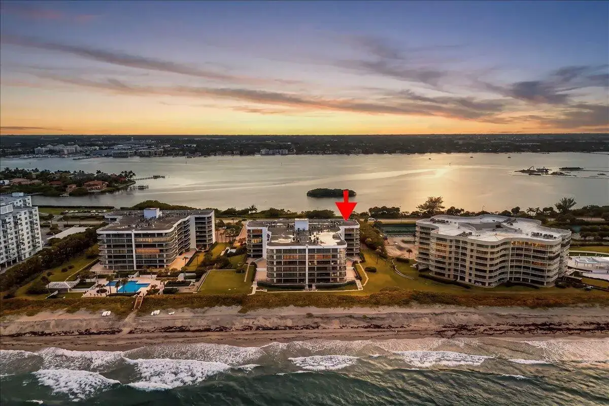 2 bedroom 2 bath Residential for sale at 3440 S Ocean Boulevard, Palm Beach FL 33480