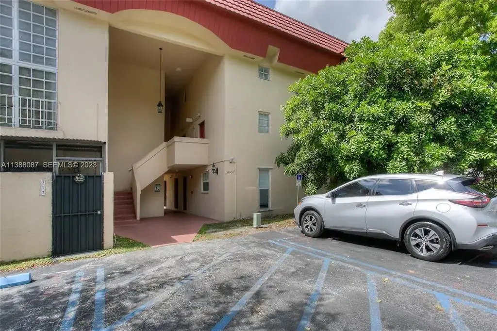 1 bedroom 1 bath Residential Lease for rent at 10907 N Kendall Drive # 427, FL 33176