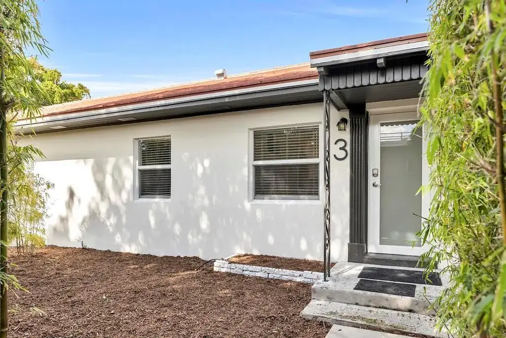 1 bedroom 1 bath Residential Lease for rent at 17 S Ocean Breeze # 3, FL 33460