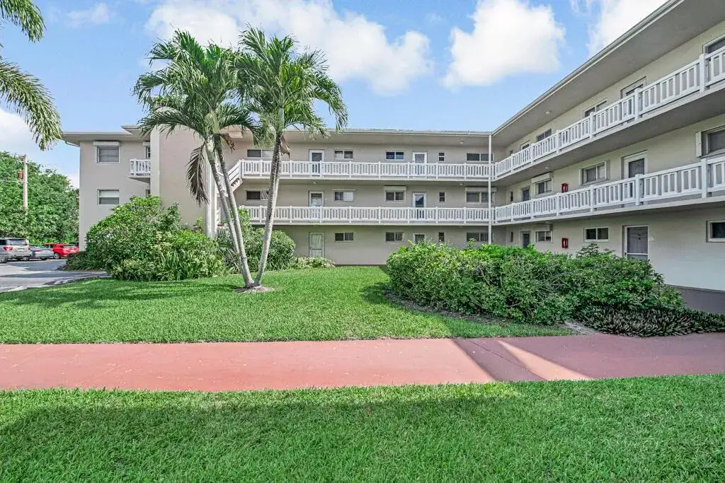 2 bedroom 1 bath Residential for sale at 2855 GARDEN Drive S # 102, Palm Springs FL 33461