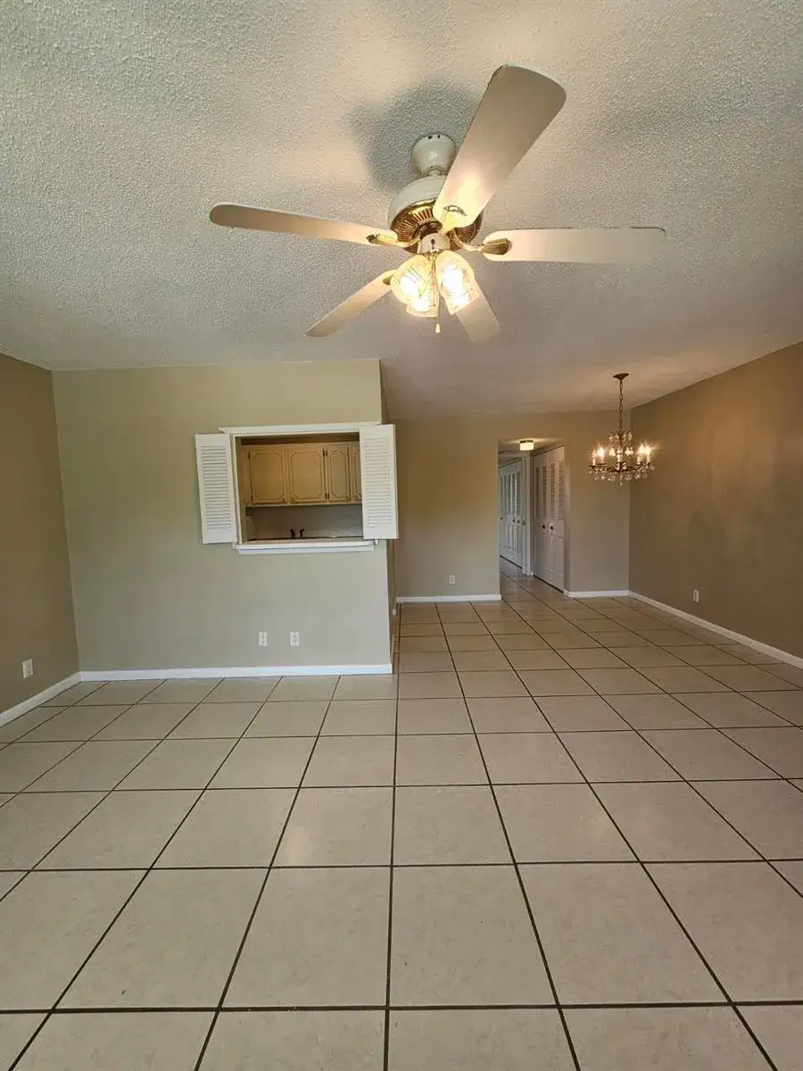 1 bedroom 1 bath Residential Lease for rent at 289 CAMDEN L, West Palm Beach FL 33417
