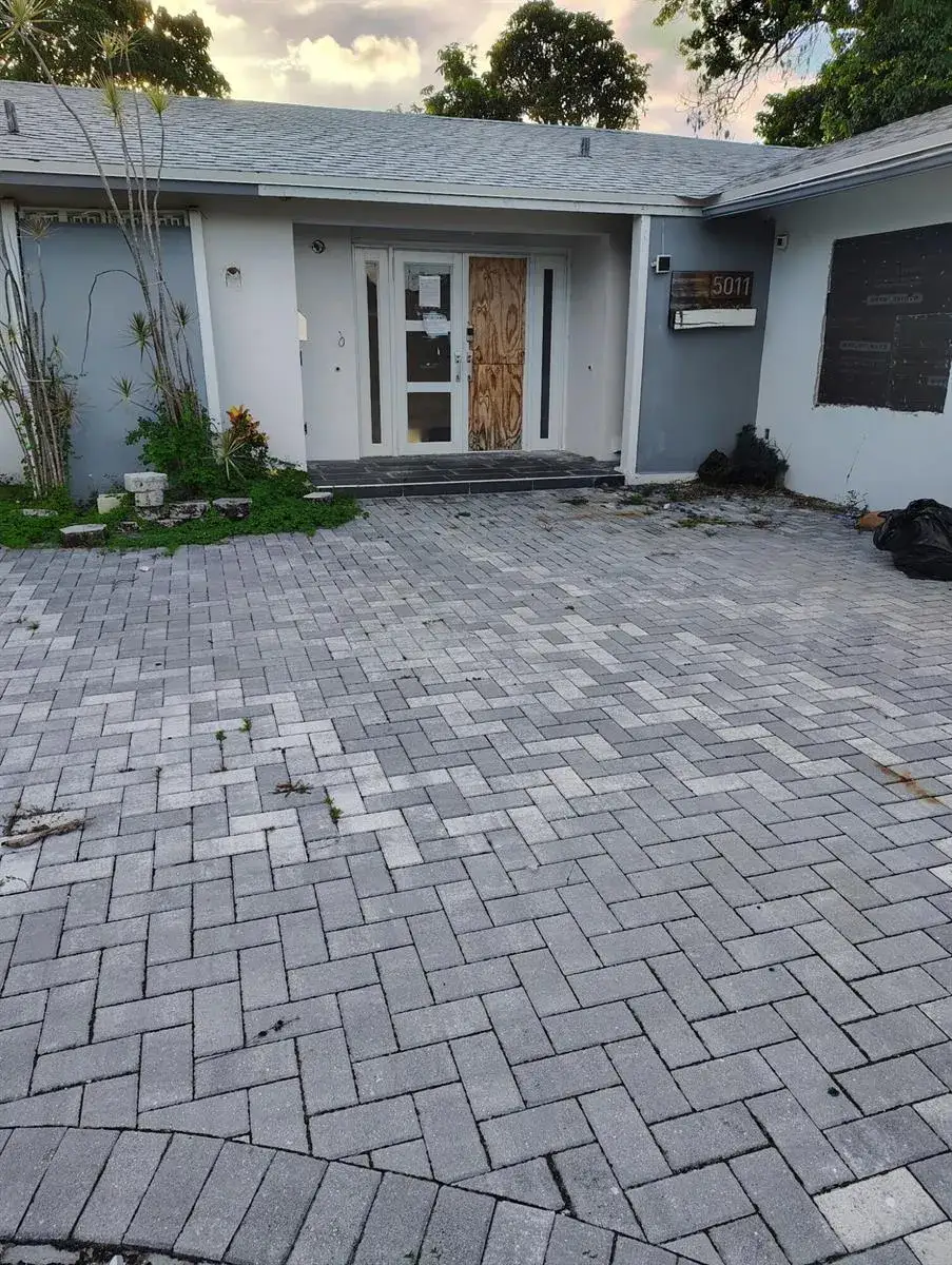 3 bedroom 2 bath Residential for sale at 5011 SAGO PALM Circle, Tamarac FL 33319