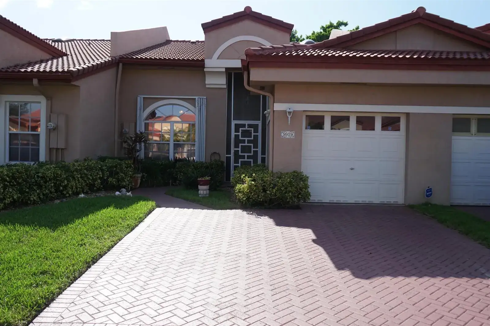 2 bedroom 2 bath Residential for sale at 9919 MALVERN Drive, Tamarac FL 33321