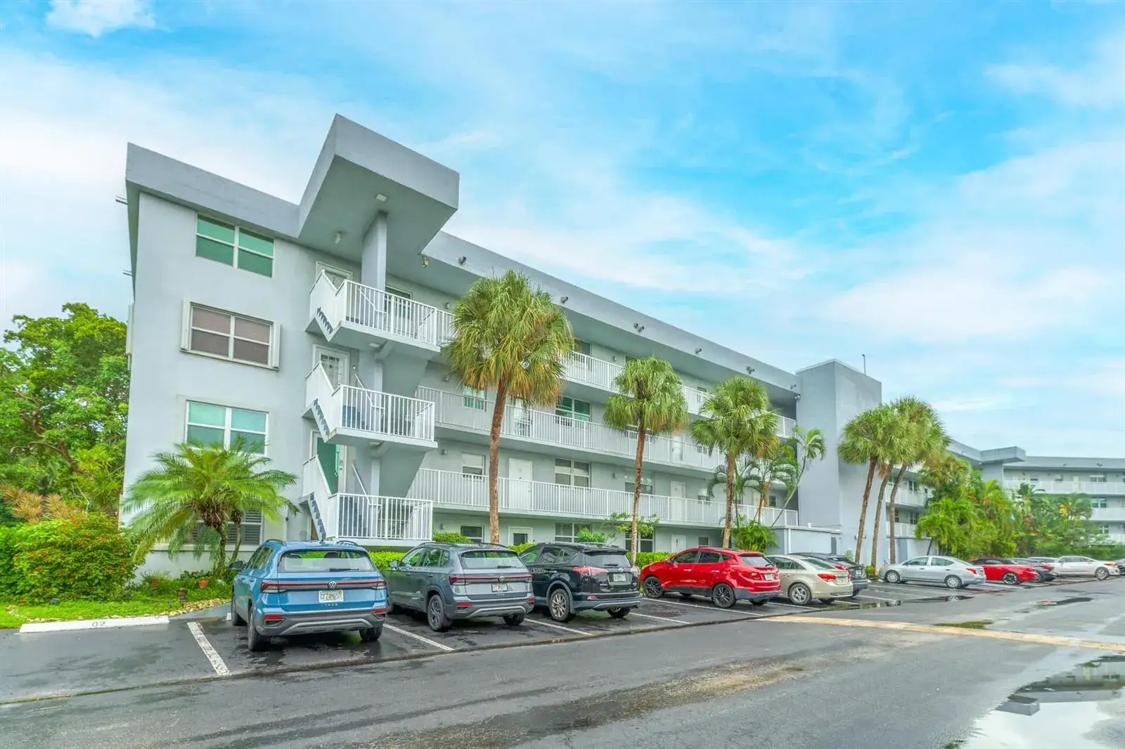 2 bedroom 2 bath Residential for sale at 101 ROYAL PARK Drive # 1C, Oakland Park FL 33309
