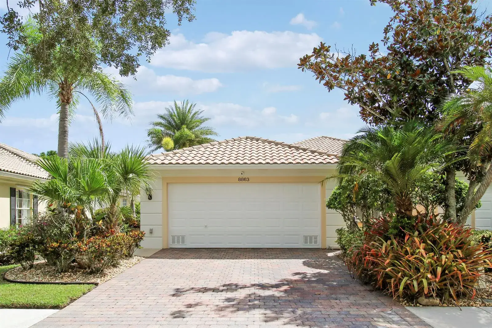 2 bedroom 2 bath Residential for sale at 8863 SE Retreat Drive, Hobe Sound FL 33455