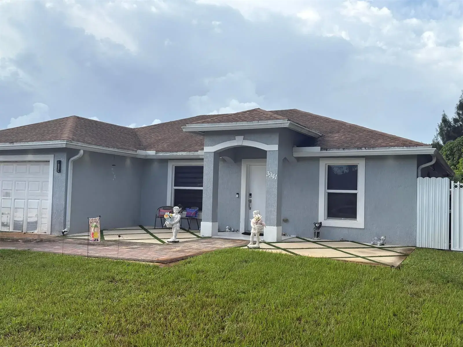 3 bedroom 2 bath Residential for sale at 3941 TROPICAL Way, Palm Springs FL 33461