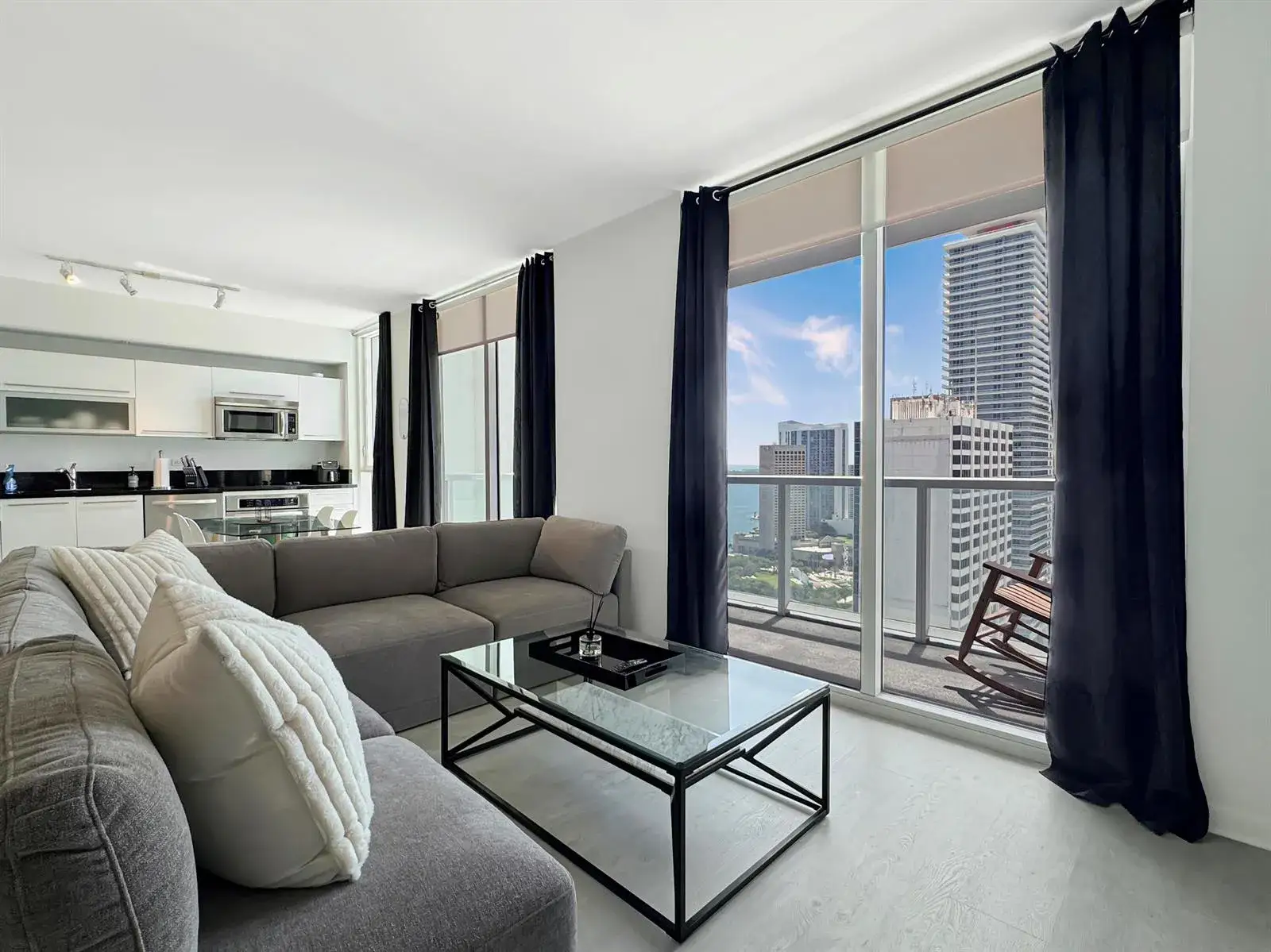 244 BISCAYNE Boulevard # 3005, Miami FL 33132