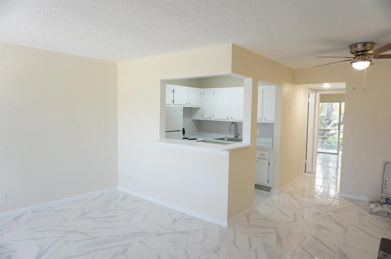 1 bedroom 1 bath Residential for sale at 33 Windsor B, West Palm Beach FL 33417