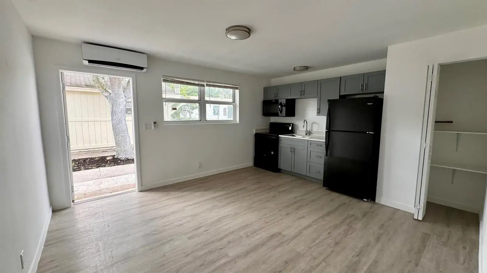 1 bedroom 1 bath Residential Lease for rent at 225 S F Street # 7, FL 33460