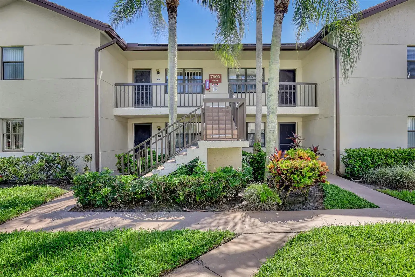 2 bedroom 2 bath Residential for sale at 7690 Tahiti Lane # 202, Lake Worth FL 33467