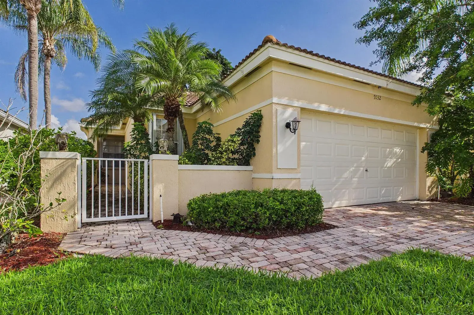 2 bedroom 2 bath Residential for sale at 7032 Cataluna Circle, Delray Beach FL 33446