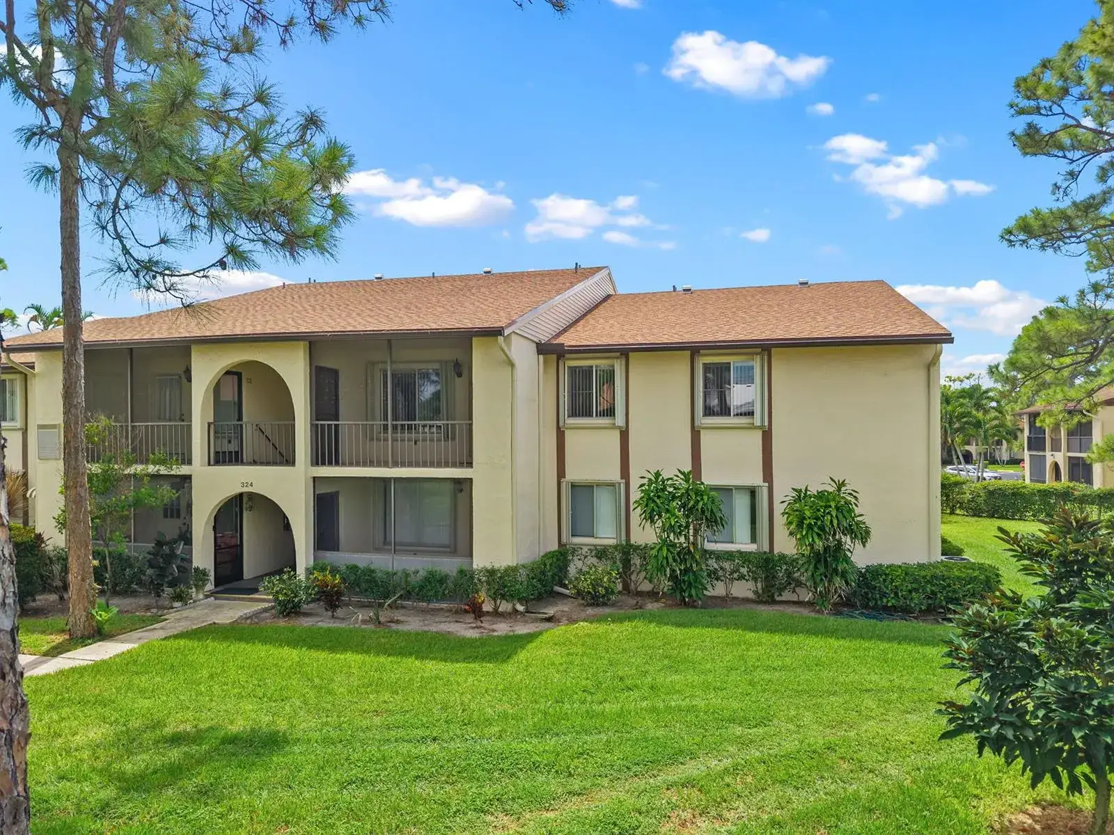 2 bedroom 2 bath Residential for sale at 324 KNOTTY PINE Circle # 2, FL 33463