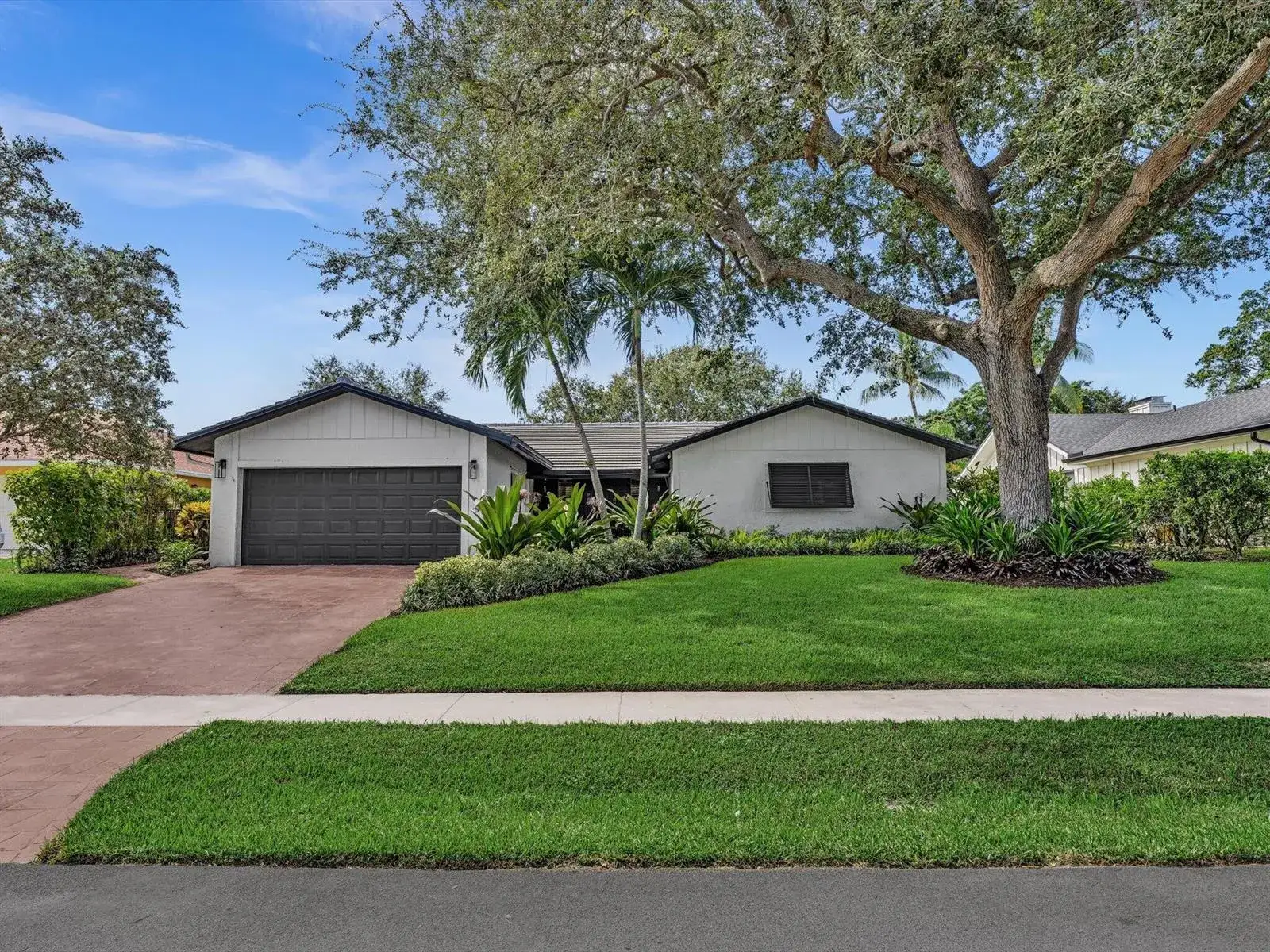 3 bedroom 2 bath Residential for sale at 3264 Lakeview Drive, Delray Beach FL 33445