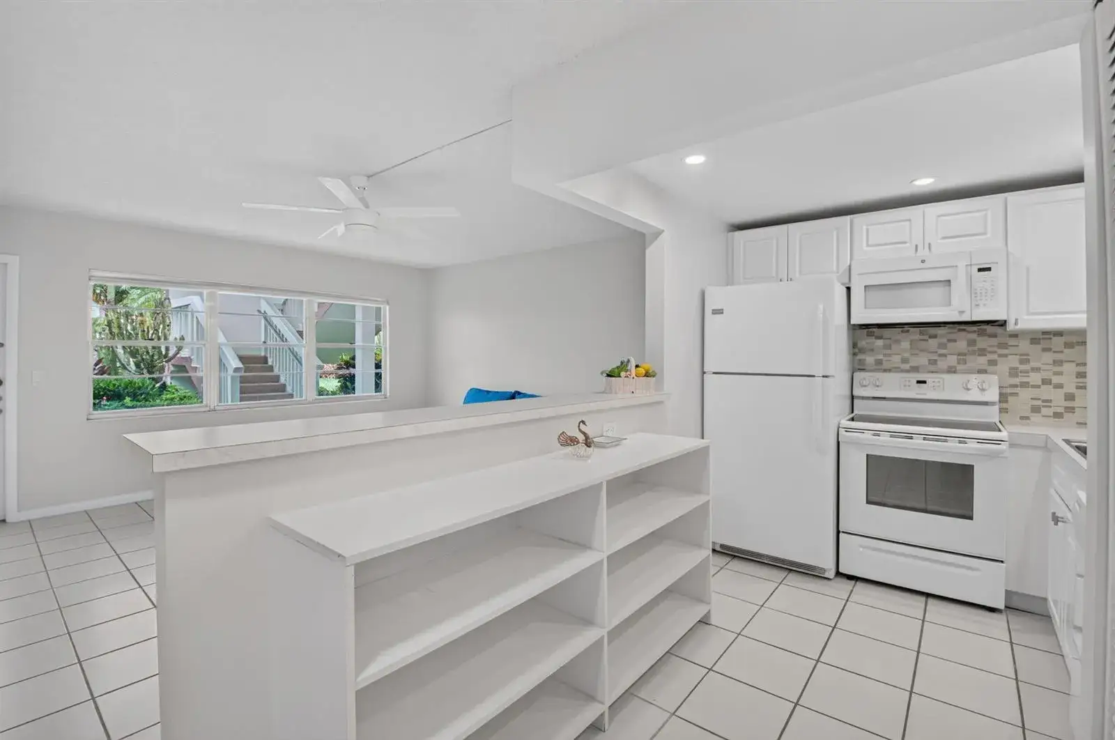 1 bedroom 1 bath Residential for sale at 591 Fanshaw O, Boca Raton FL 33434