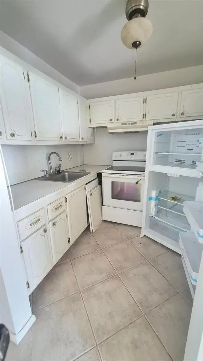 1 bedroom 1 bath Residential for sale at 79 Canterbury D, West Palm Beach FL 33417