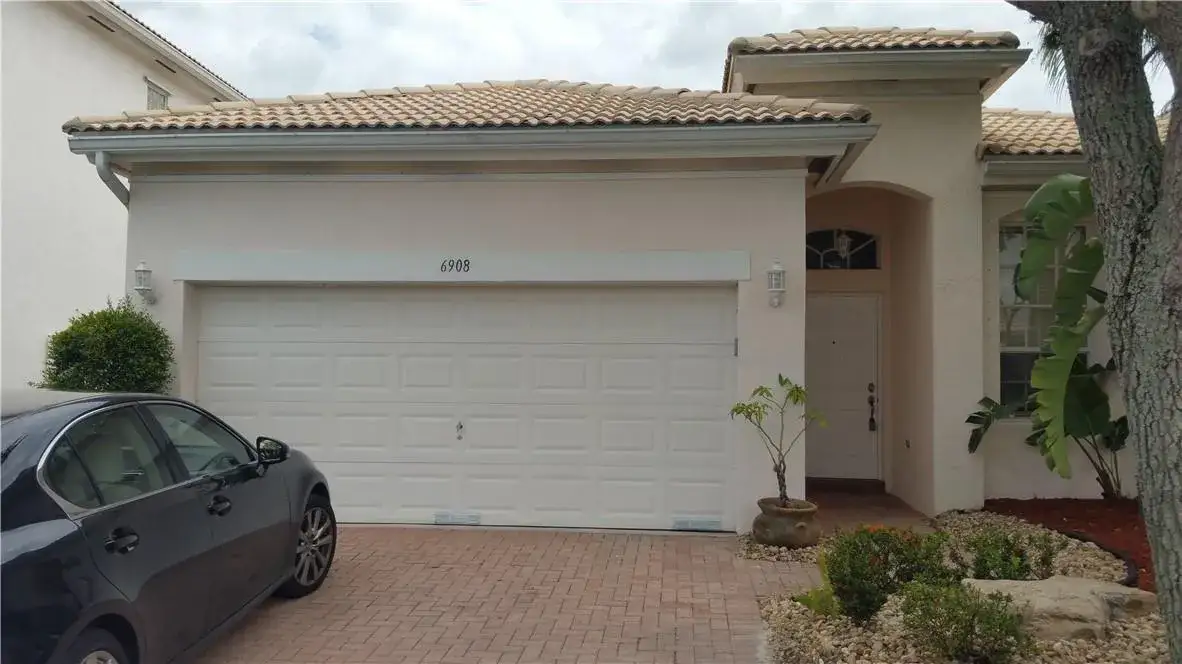 6908 NW 33RD Street, Margate FL 33063