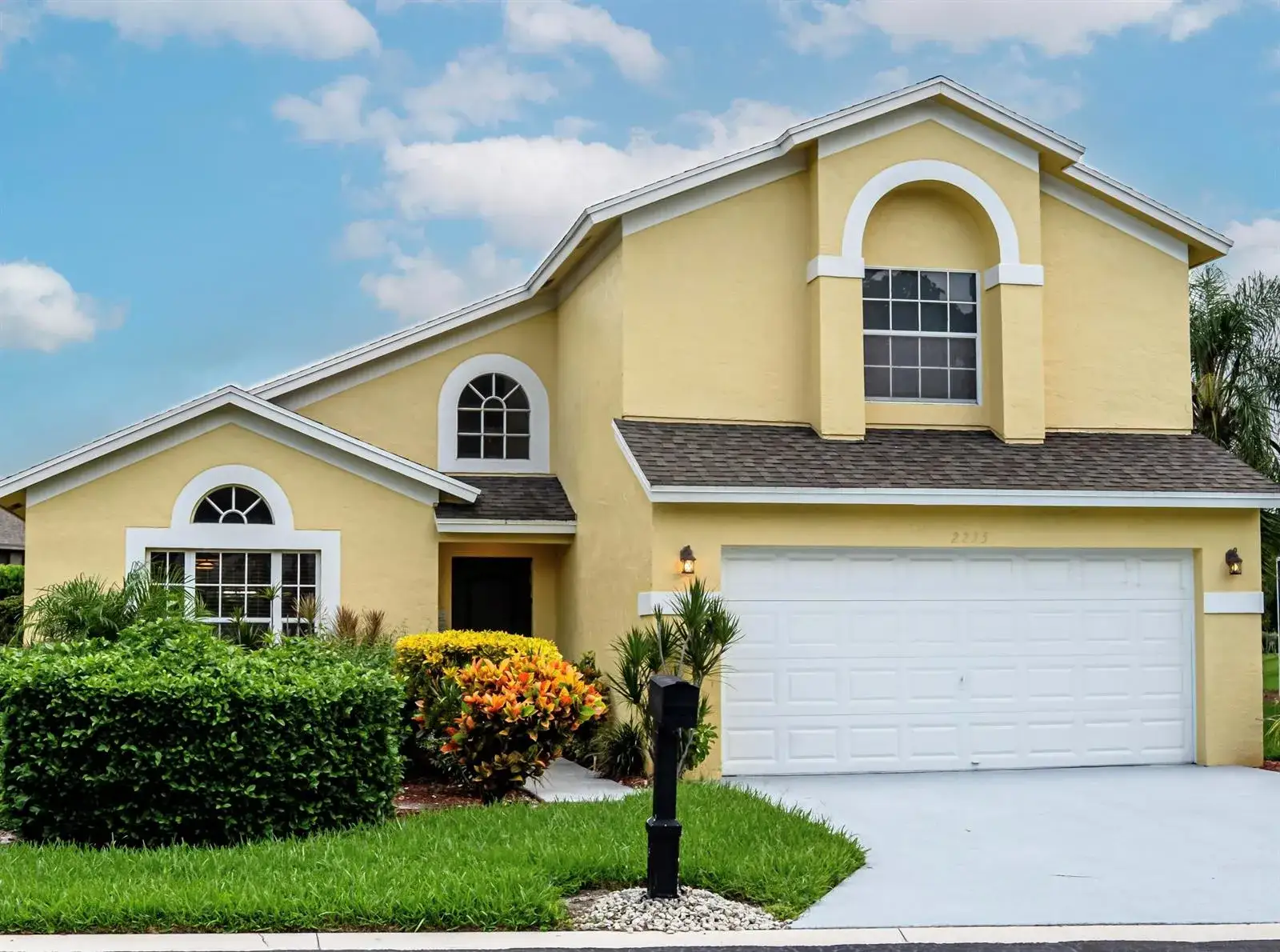 3 bedroom 2 bath Residential for sale at 2235 SOUNDINGS Court, FL 33413