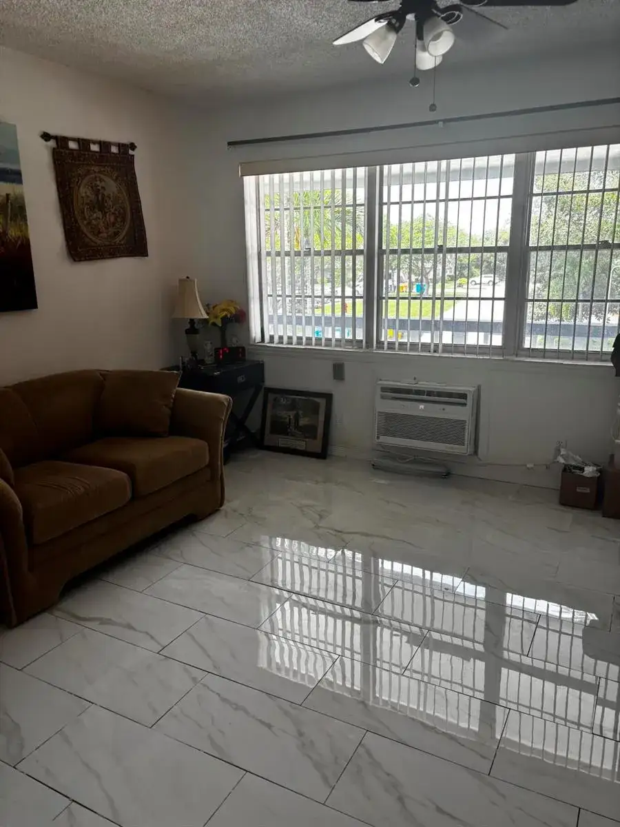 1 bedroom 1 bath Residential for sale at 237 NORTHAMPTON L, West Palm Beach FL 33417