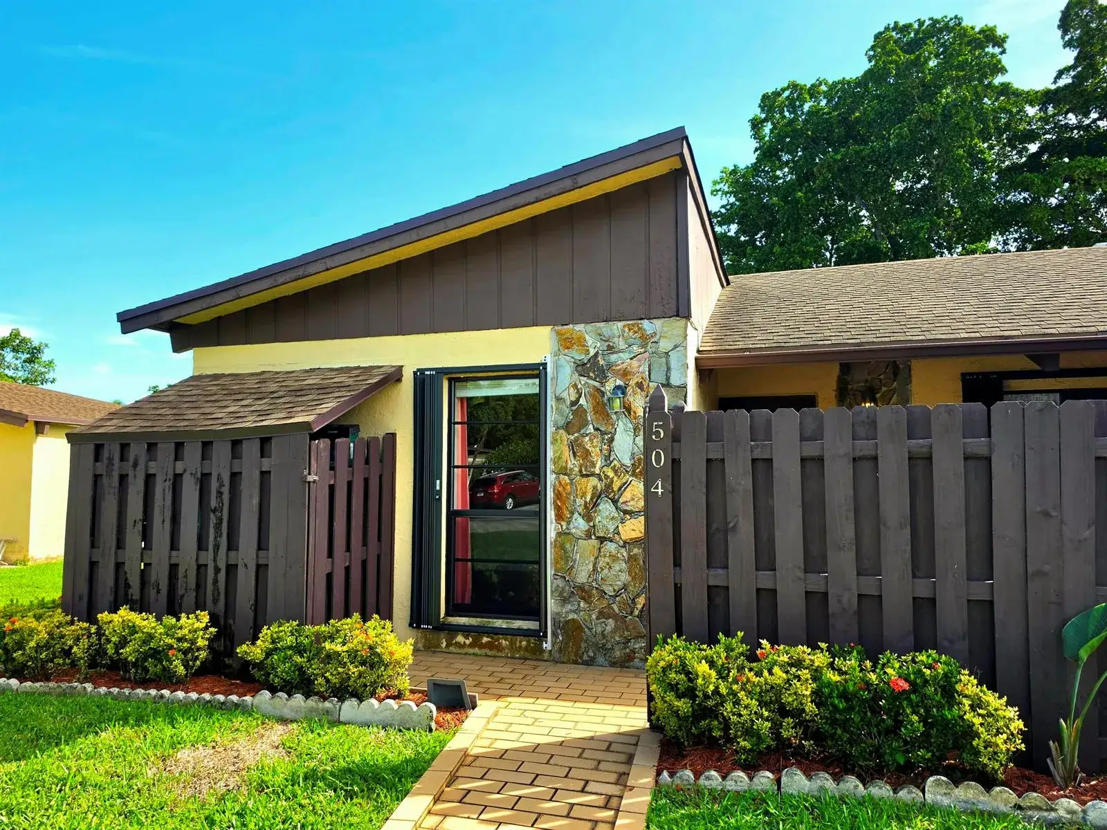 2 bedroom 2 bath Residential for sale at 504 Briarwood Circle # 54, Hollywood FL 33024