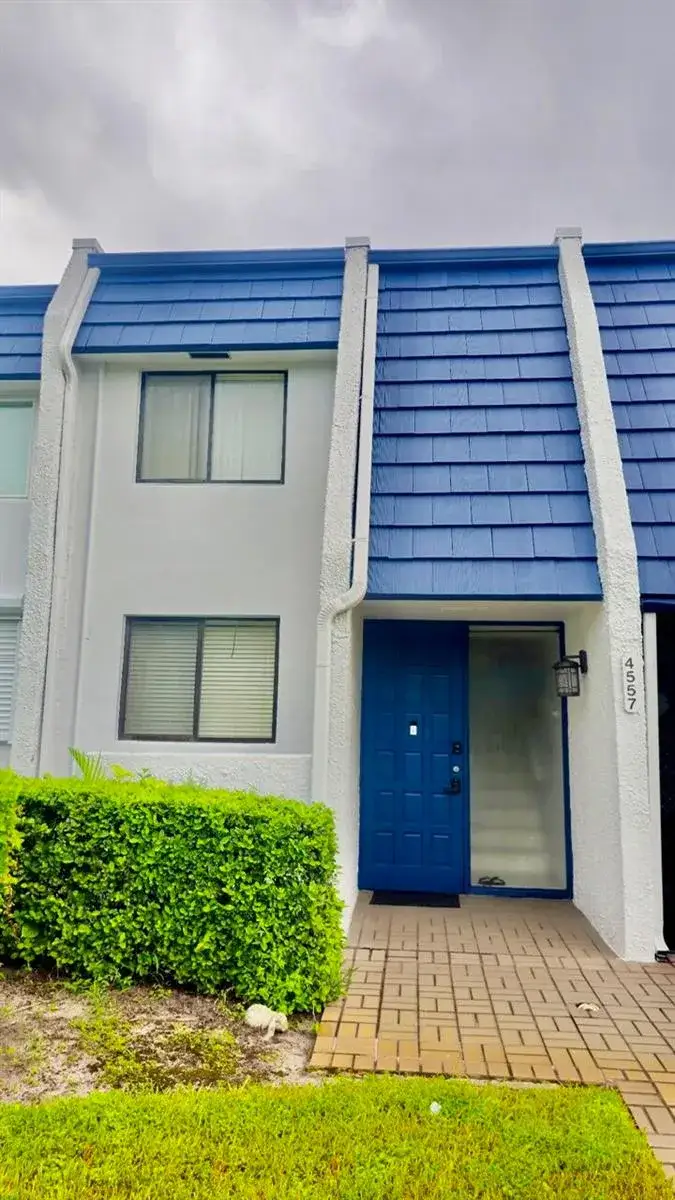 4557 LUXEMBURG Court, Lake Worth FL 33467