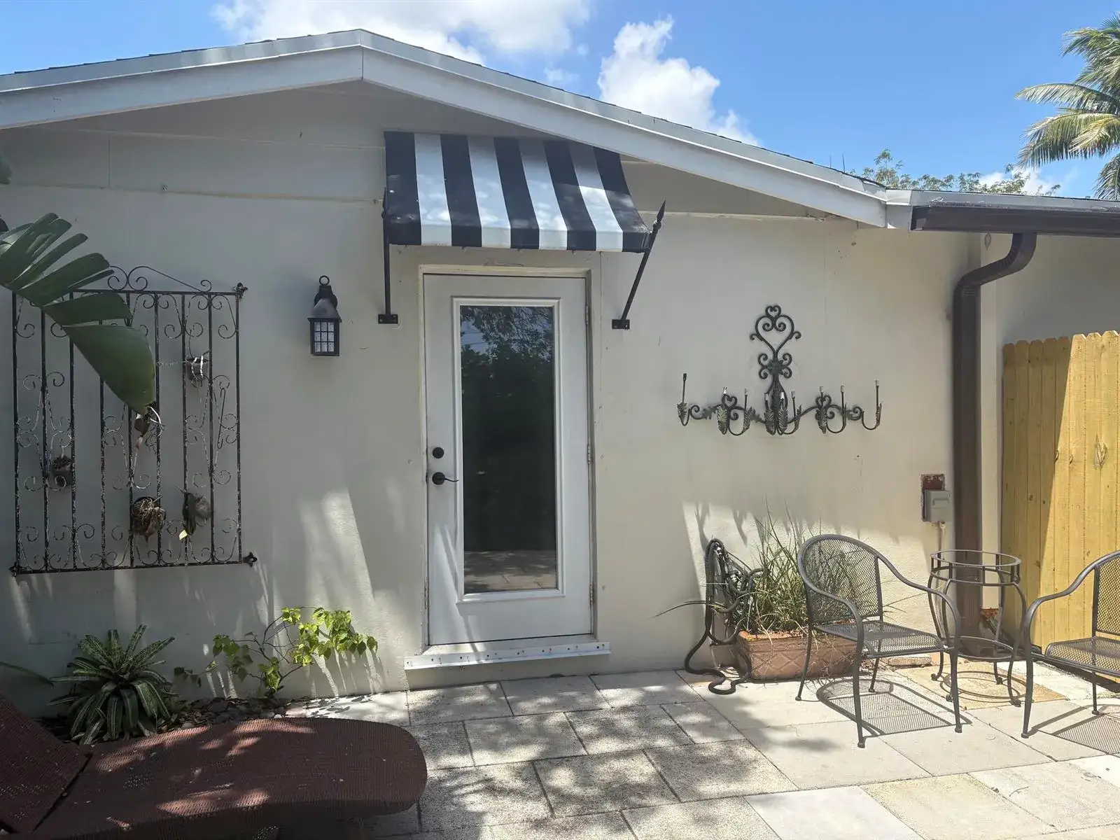 1 bedroom 1 bath Residential Lease for rent at 2565 Meadow Road, West Palm Beach FL 33406
