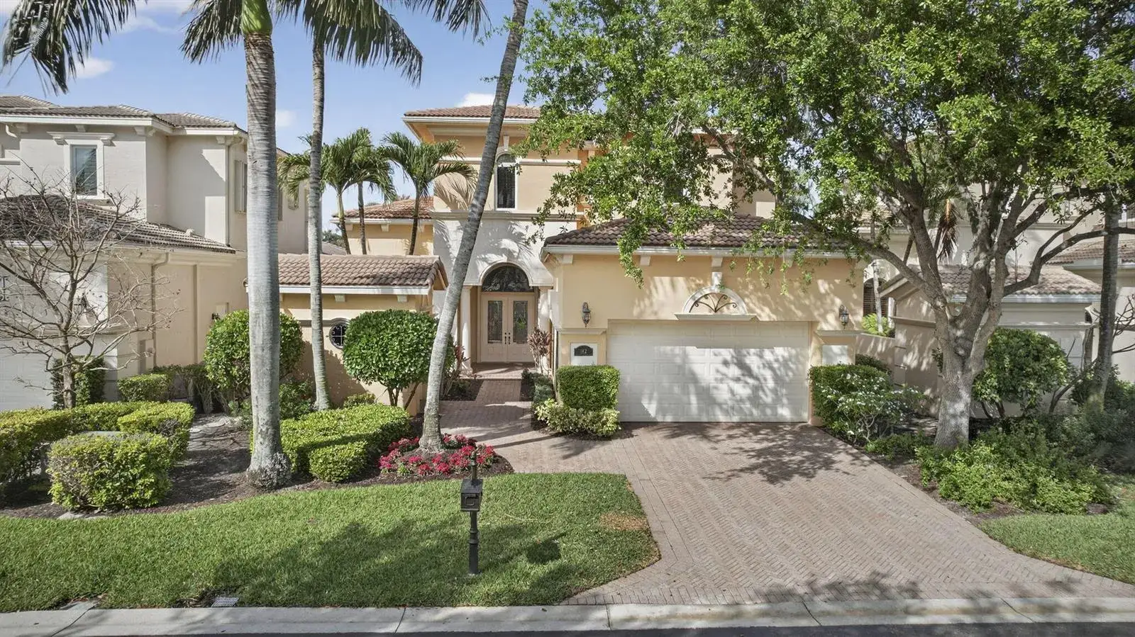 4 bedroom 4 bath Residential for sale at 142 Viera Drive, Palm Beach Gardens FL 33418
