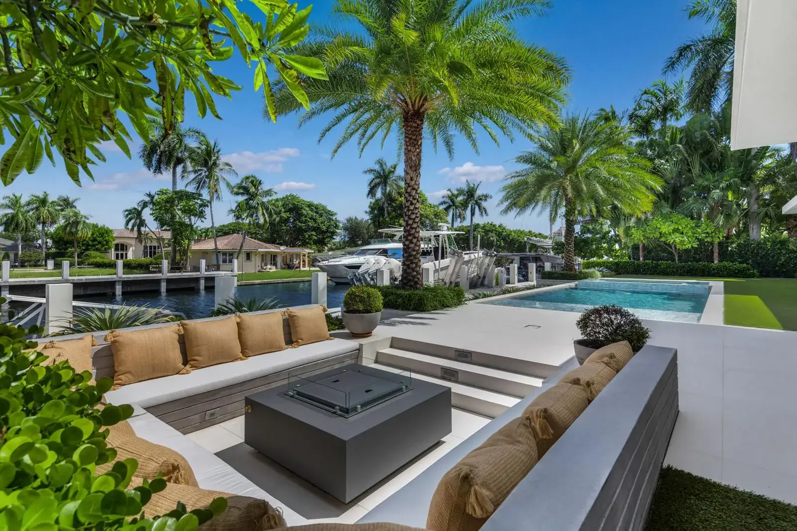 5 bedroom 5 bath Residential for sale at 2423 Castilla Isle, Fort Lauderdale FL 33301