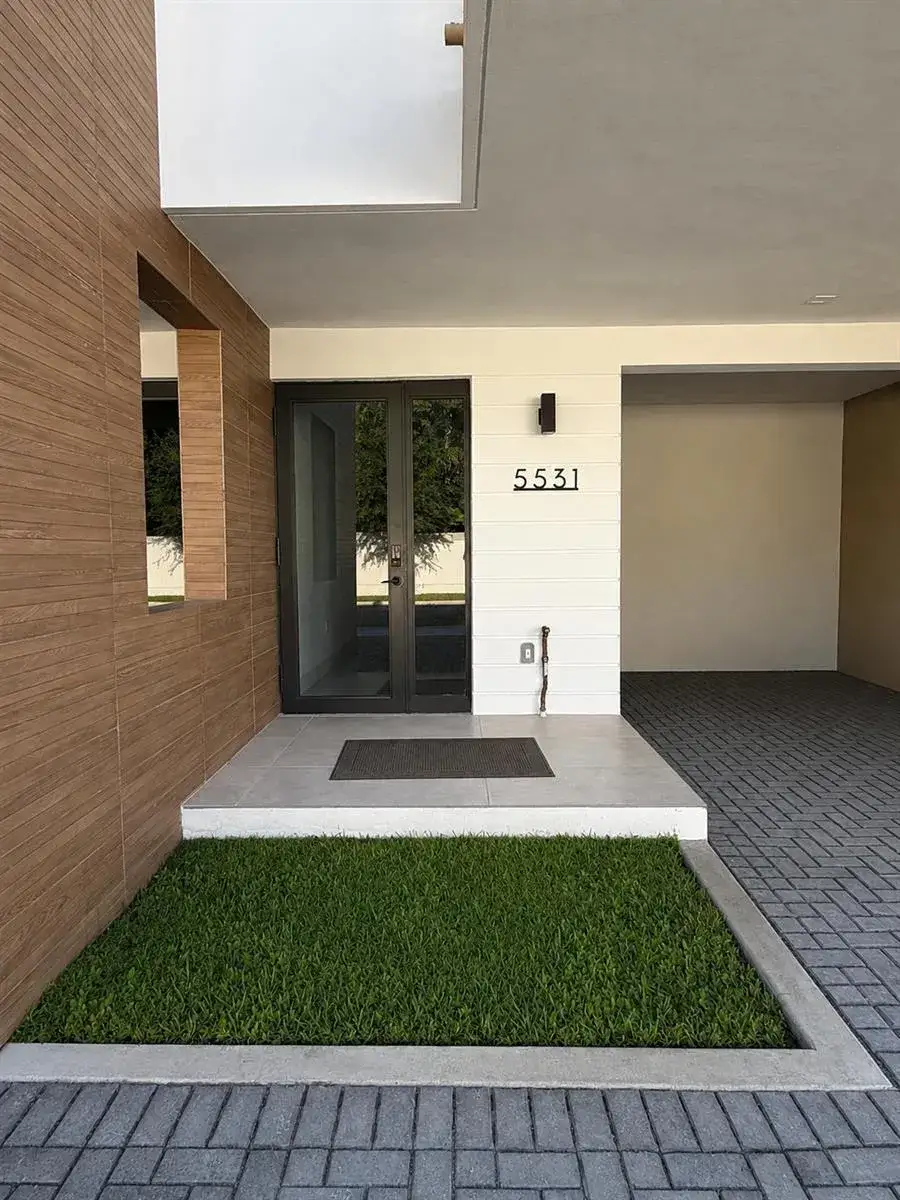 3 bedroom 2 bath Residential for sale at 5531 W Oak Way, Fort Lauderdale FL 33314