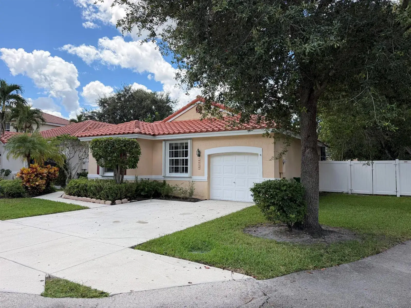 3 bedroom 2 bath Residential for sale at 15298 SW 49th Street, Davie FL 33331