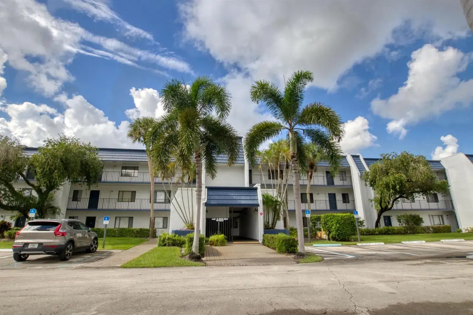 2 bedroom 2 bath Residential Lease for rent at 4489 LUXEMBURG Court # 304, Lake Worth FL 33467