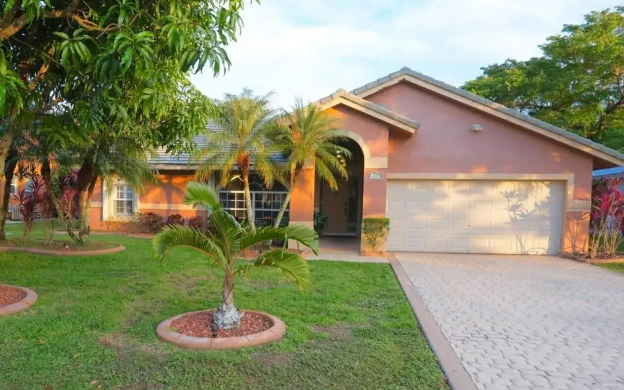 3 bedroom 2 bath Residential for sale at 4555 NW 88TH Terrace, Coral Springs FL 33065
