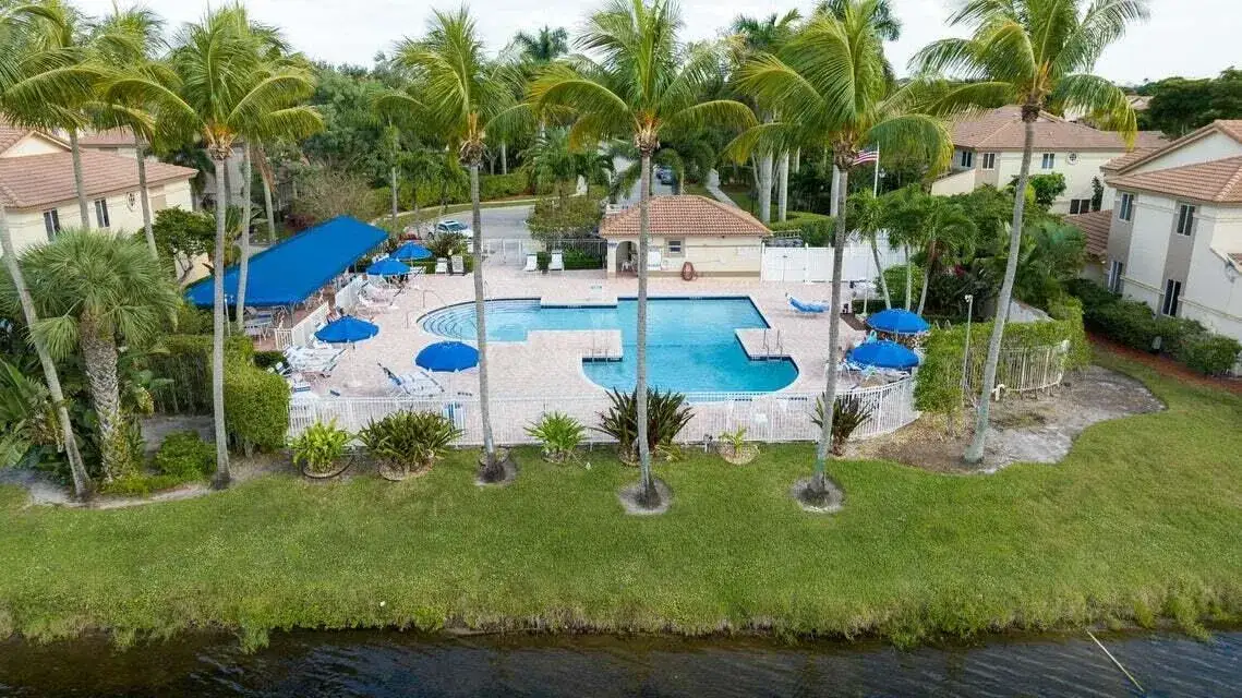 3 bedroom 2 bath Residential for sale at 6758 VIA REGINA, Boca Raton FL 33433
