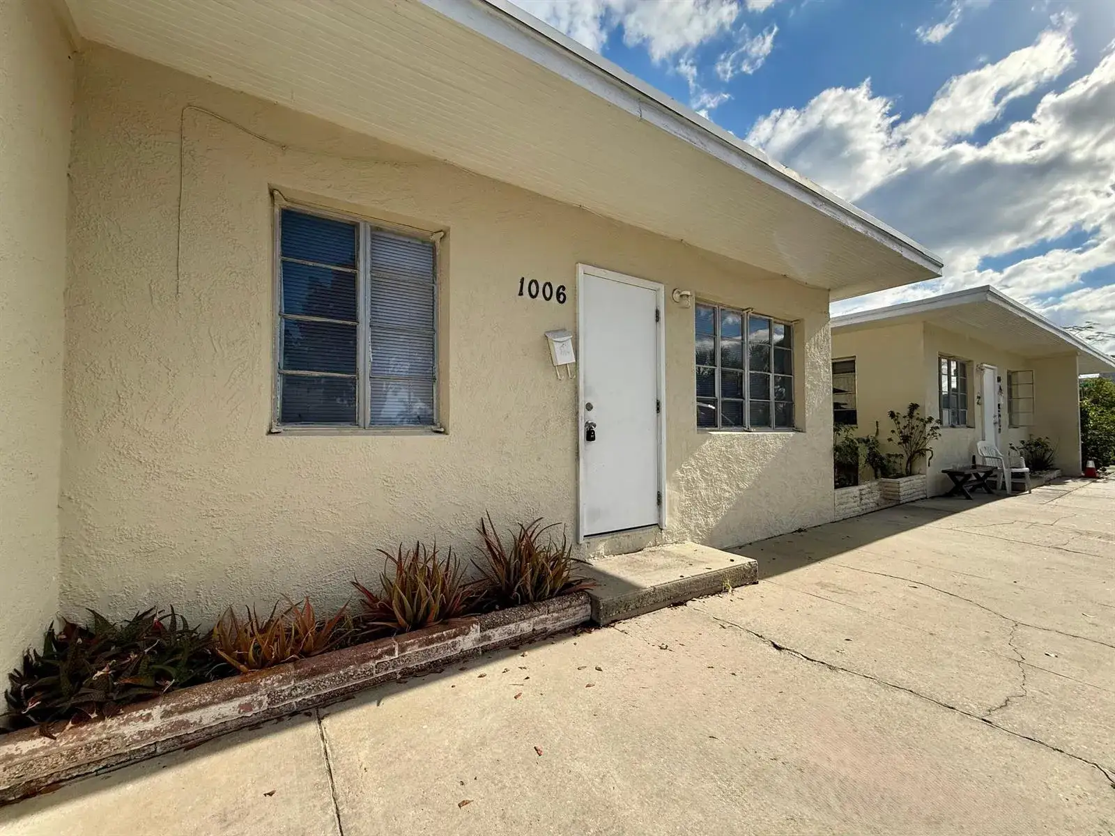 1 bedroom 1 bath Residential Lease for rent at 1006 2nd Avenue N, FL 33460