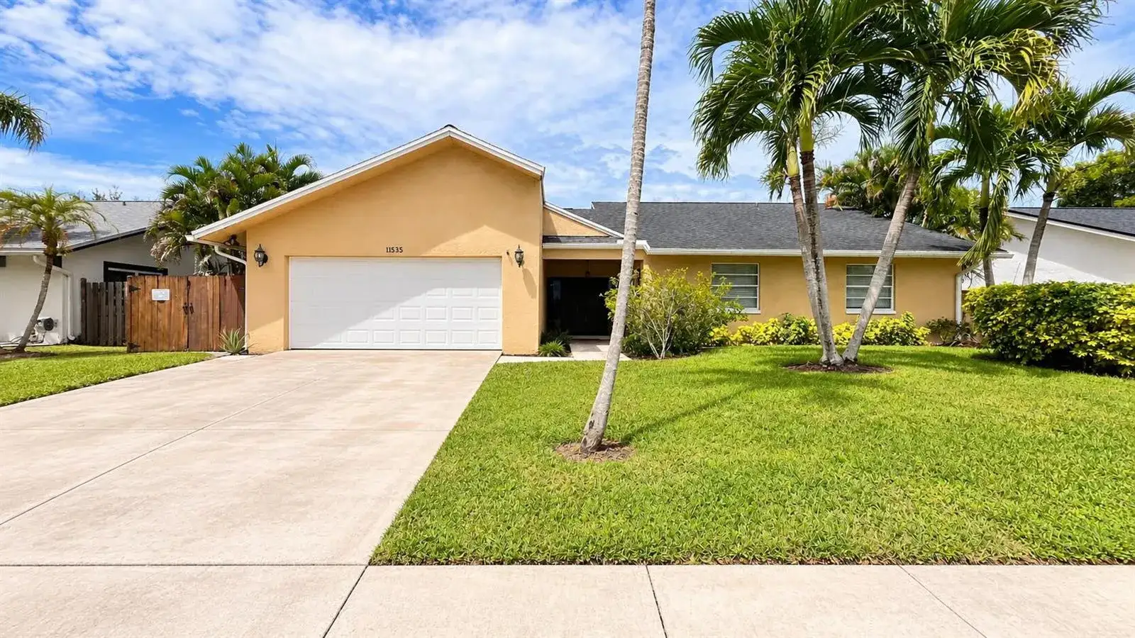 3 bedroom 2 bath Residential Lease for rent at 11535 Sanderling Drive, Wellington FL 33414