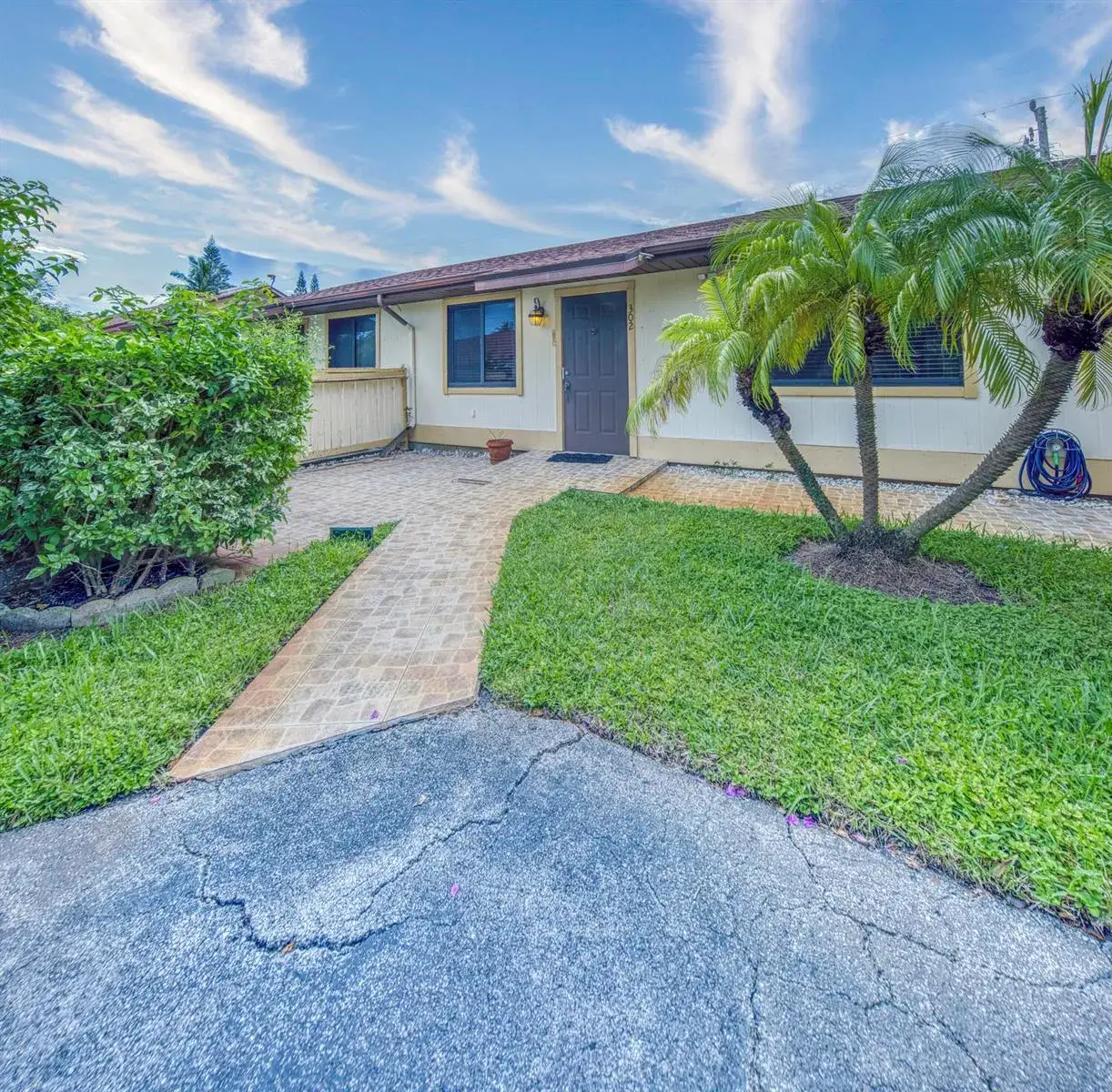 2 bedroom 1 bath Residential for sale at 815 ANDREW REDDING Road # 302, Lantana FL 33462