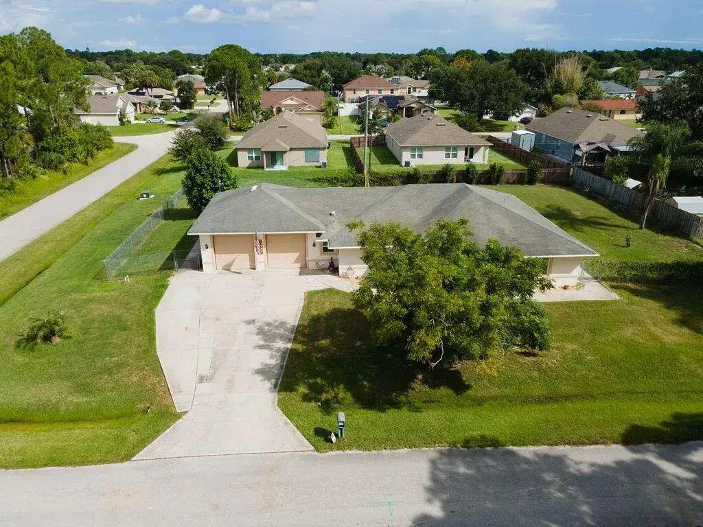 3 bedroom 2 bath Residential for sale at 601 ANTIGUA Street NE, Palm Bay FL 32907