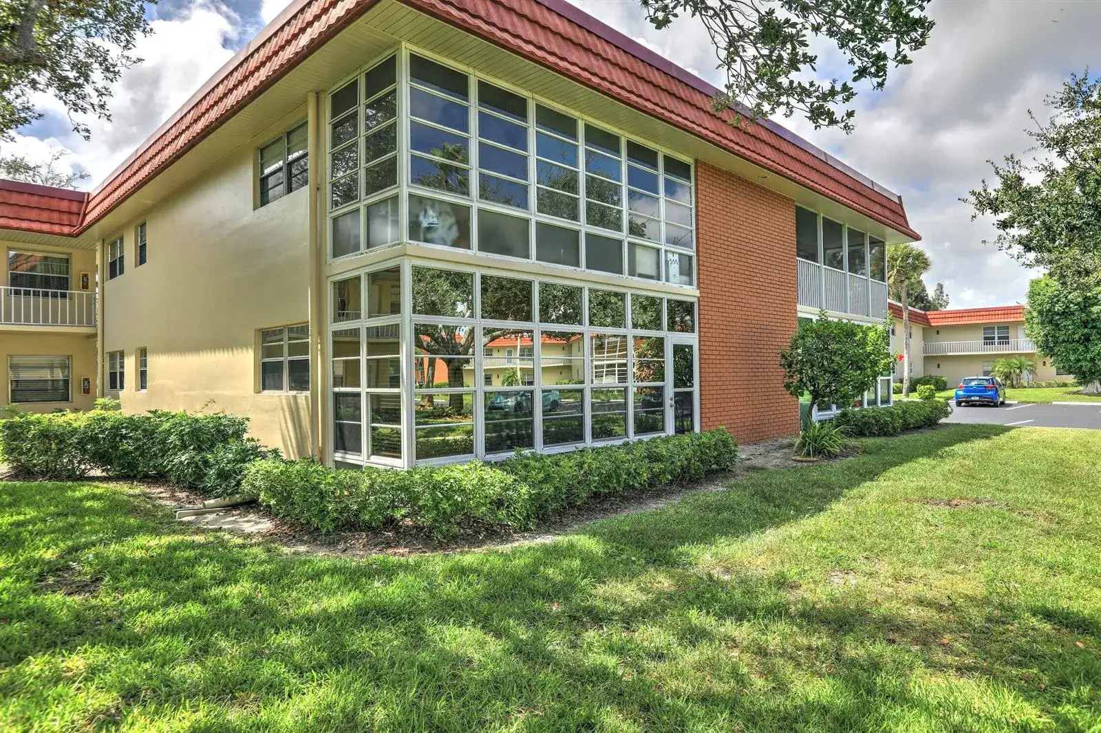 2 bedroom 2 bath Residential for sale at 46 WOODLAND Drive # 106, Vero Beach FL 32962