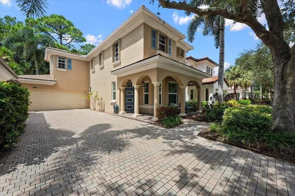 3 bedroom 2 bath Residential for sale at 443 Pumpkin Drive, Palm Beach Gardens FL 33410