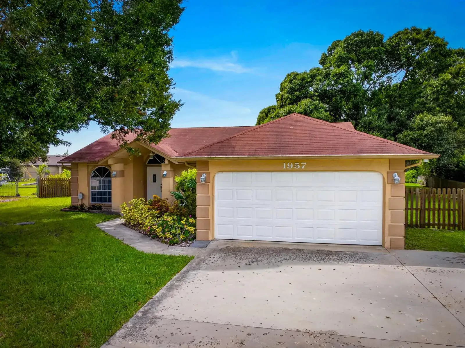3 bedroom 2 bath Residential for sale at 1957 SE DRANSON Circle, Port St. Lucie FL 34952