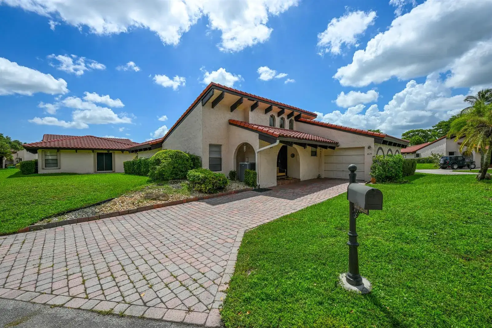 3 bedroom 2 bath Residential for sale at 8129 PINE Circle # 33, Tamarac FL 33321