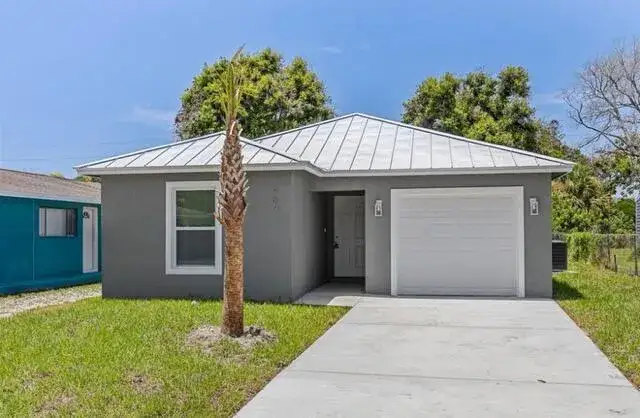 3 bedroom 2 bath Residential for sale at 909 N 20th Street, Fort Pierce FL 34950
