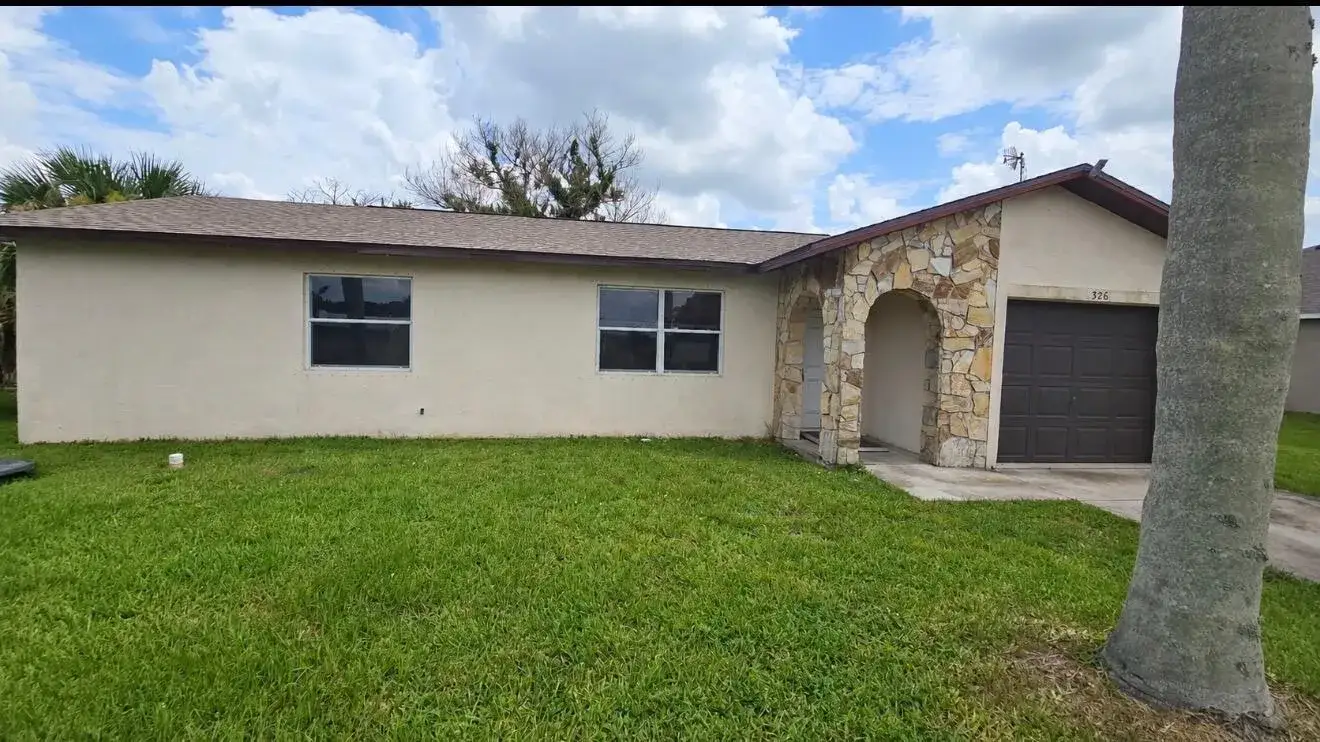 2 bedroom 2 bath Residential for sale at 326 SE Dalva Avenue, Port St. Lucie FL 34984