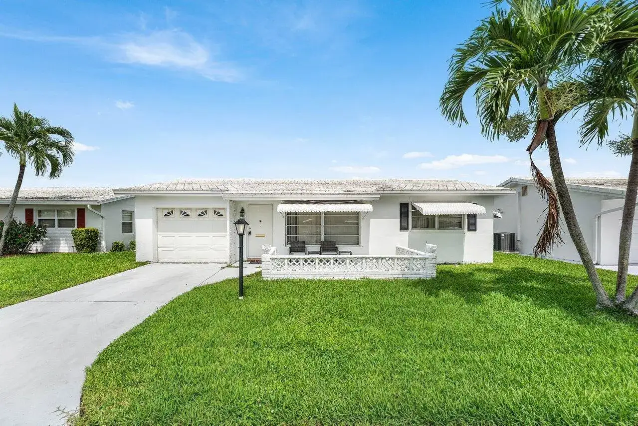 2 bedroom 1 bath Residential for sale at 1005 Siesta Avenue, Boynton Beach FL 33426