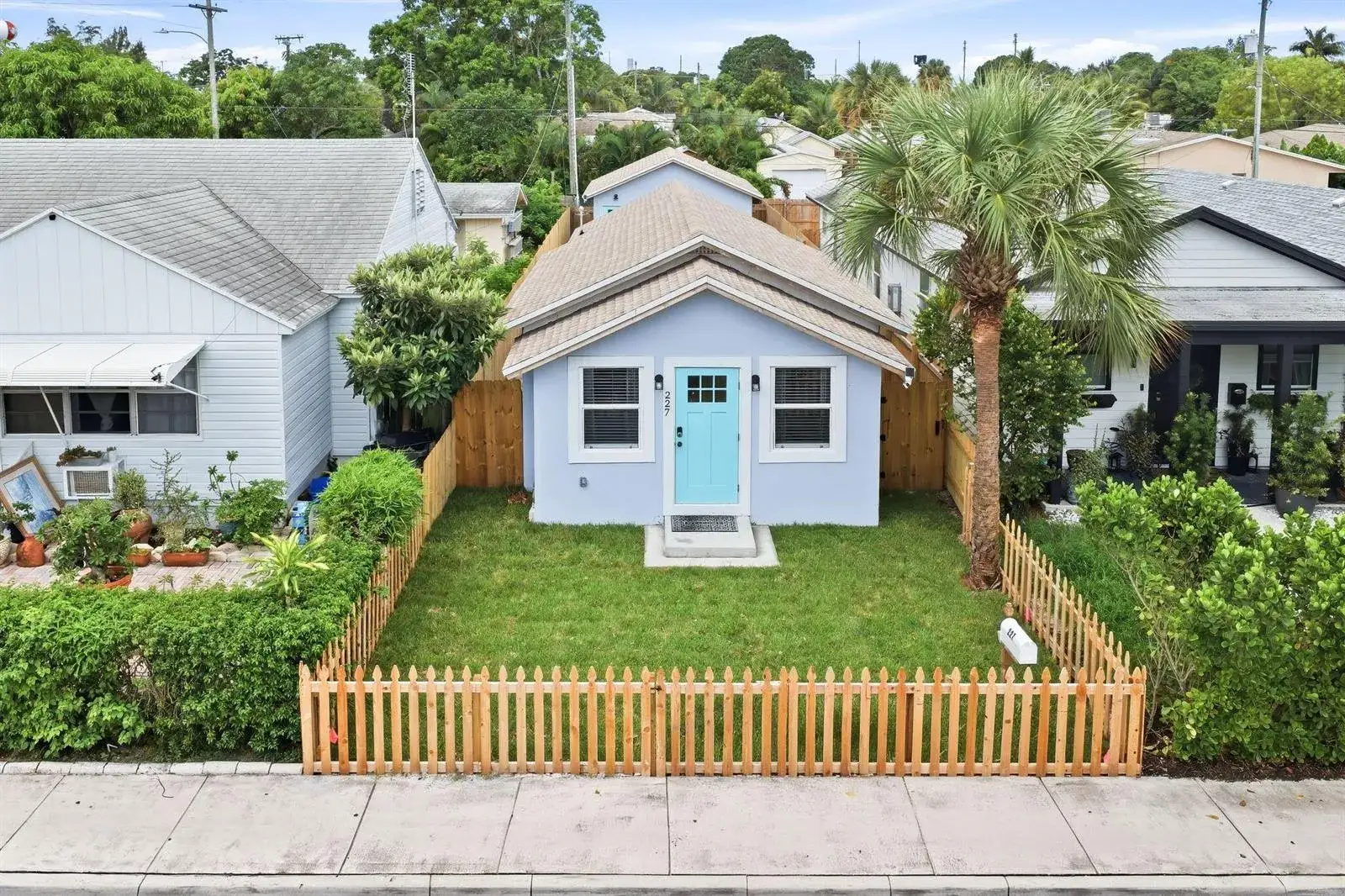 3 bedroom 3 bath Residential for sale at 227 S E Street, FL 33460