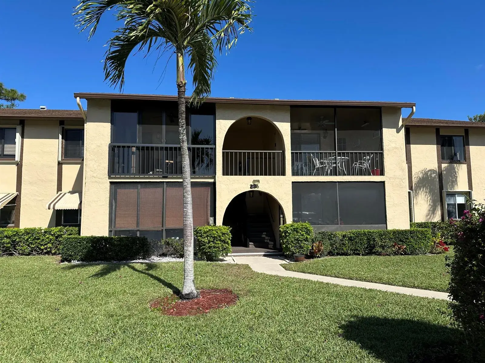 2 bedroom 2 bath Residential for sale at 236 PINE HOV Circle # 2, FL 33463