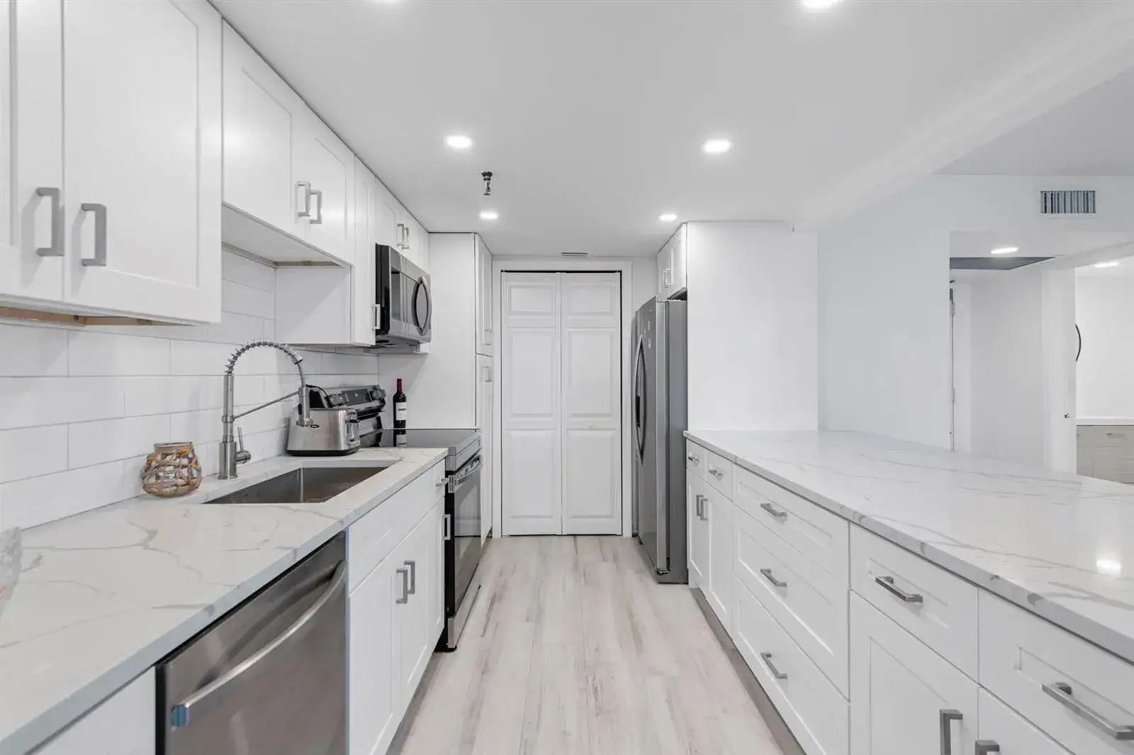 859 Jeffery Street # 212, Boca Raton FL 33487